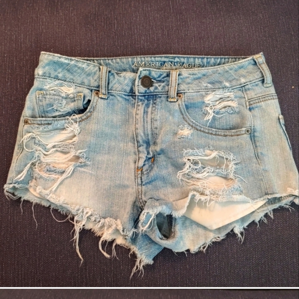 AMERICAN EAGLE Ripped Jean Shorts - Size 6
